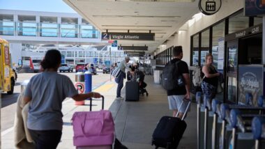 Cerca de 1.550 voos foram cancelados e 6.700 voos sofreram atrasos nos EUA Imagem referente a matéria