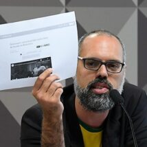 Carta aberta: Allan dos Santos, em sessão no Senado Federal. Atualmente nos Estados Unidos, Allan pede ajuda ao governo americano, em benefício de Jair Bolsonaro. Imagem referente a matéria