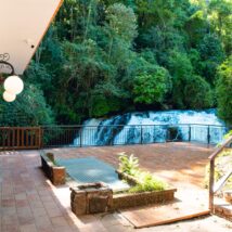 Após mais de 30 anos fechada, a antiga Usina São João volta a receber visitantes no Parque Nacional do Iguaçu. Revitalizado, o espaço reúne história, natureza e gastronomia às margens do Rio São João. Imagem referente a matéria