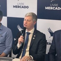 Governadores Romeu Zema e Ronaldo Caiado, durante evento da Frente do Livre Mercado sobre a segurança pública. Imagem referente a matéria