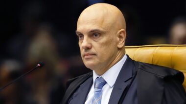 O ministro do STF Alexandre de Moraes classificou como “iniciativas patéticas” as atitudes de Eduardo e Flávio, filhos de Jair Bolsonaro. Imagem referente a matéria