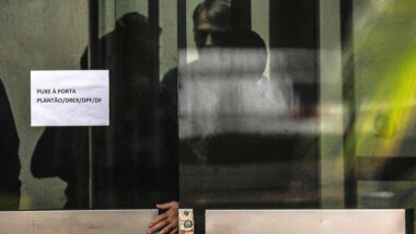 O ministro do STF Alexandre de Moraes concedeu permissão para visitas de filhos e ex-presidente na PF. Imagem referente a matéria