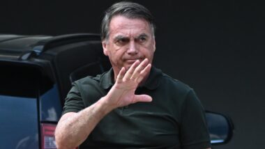Ex-presidente Jair Bolsonaro teve processo encerrado pelo STF e começa a cumprir pena de 27 anos. Imagem referente a matéria