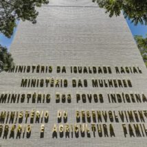 Prédio atingido por incêndio abriga quatro pastas do governo Lula. Imagem referente a matéria