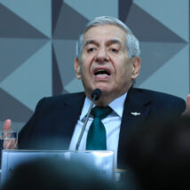 Generais Heleno e Paulo Nogueira são presos e levados para Comando Militar do Planalto Imagem referente a matéria