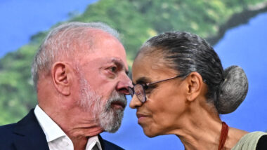 COP 30 virou vitrine da inversão de valores: desastre organizacional transformado em orgulho por soberanismo oportunista e imprensa conivente. Imagem referente a matéria