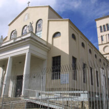 Vigília em favor de Bolsonaro é barrada por arcebispo curitibano Paróquia São Francisco de Paula, Curitiba-PR.