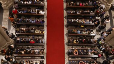 A Paróquia e Santuário Nossa Senhora de Fátima, em Fortaleza (CE), anunciou que não aceitará pedidos de intenções para políticos nas missas. Imagem referente a matéria