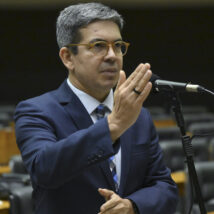 Congresso autoriza drible na regra de ouro e libera R$ 34,3 bilhões ao governo Lula Congresso autoriza drible na regra de ouro e libera R$ 34,3 bilhões ao governo Lula