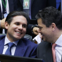 ONGs criticaram Motta e Alcolumbre por “irem a Belém posar de defensores do clima na COP 30”. Imagem referente a matéria