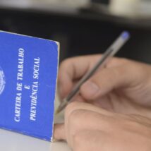 Setor público e da construção foram os que mais contrataram no trimestre móvel encerrado em outubro, diz IBGE. Imagem referente a matéria