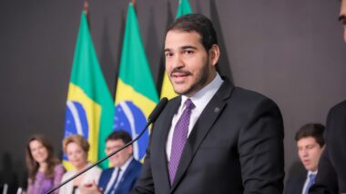 Senador Weverton Rocha sinalizou que relatório será favorável à condução de Messias ao STF e tentará convencer demais parlamentares. Imagem referente a matéria