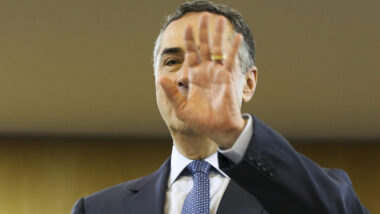 Barroso alegou apenas a chegada da própria aposentadoria em pedido para votar na ADPF 442. Imagem referente a matéria