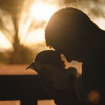 Benefícios da presença paterna na primeira infância são atestados pela ciência. Imagem referente a matéria