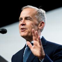 O primeiro-ministro canadense, Mark Carney, anunciou os projetos para exploração de petróleo nesta quinta-feira (27) Imagem referente a matéria