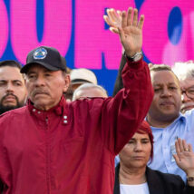 O ditador da Nicarágua, Daniel Ortega, empossou nesta quinta-feira cinco novos magistrados da Suprema Corte, expandindo seu controle sobre as instituições públicas Imagem referente a matéria